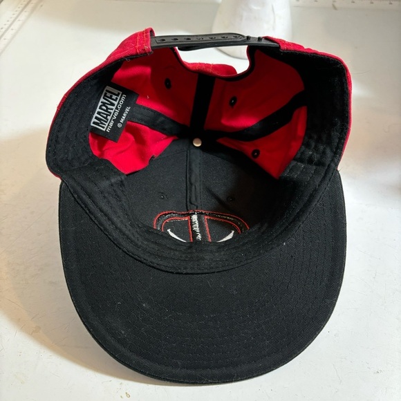 🛍️3/$30 Marvel Deadpool black and red SnapBack baseball cap hat - Picture 7 of 11